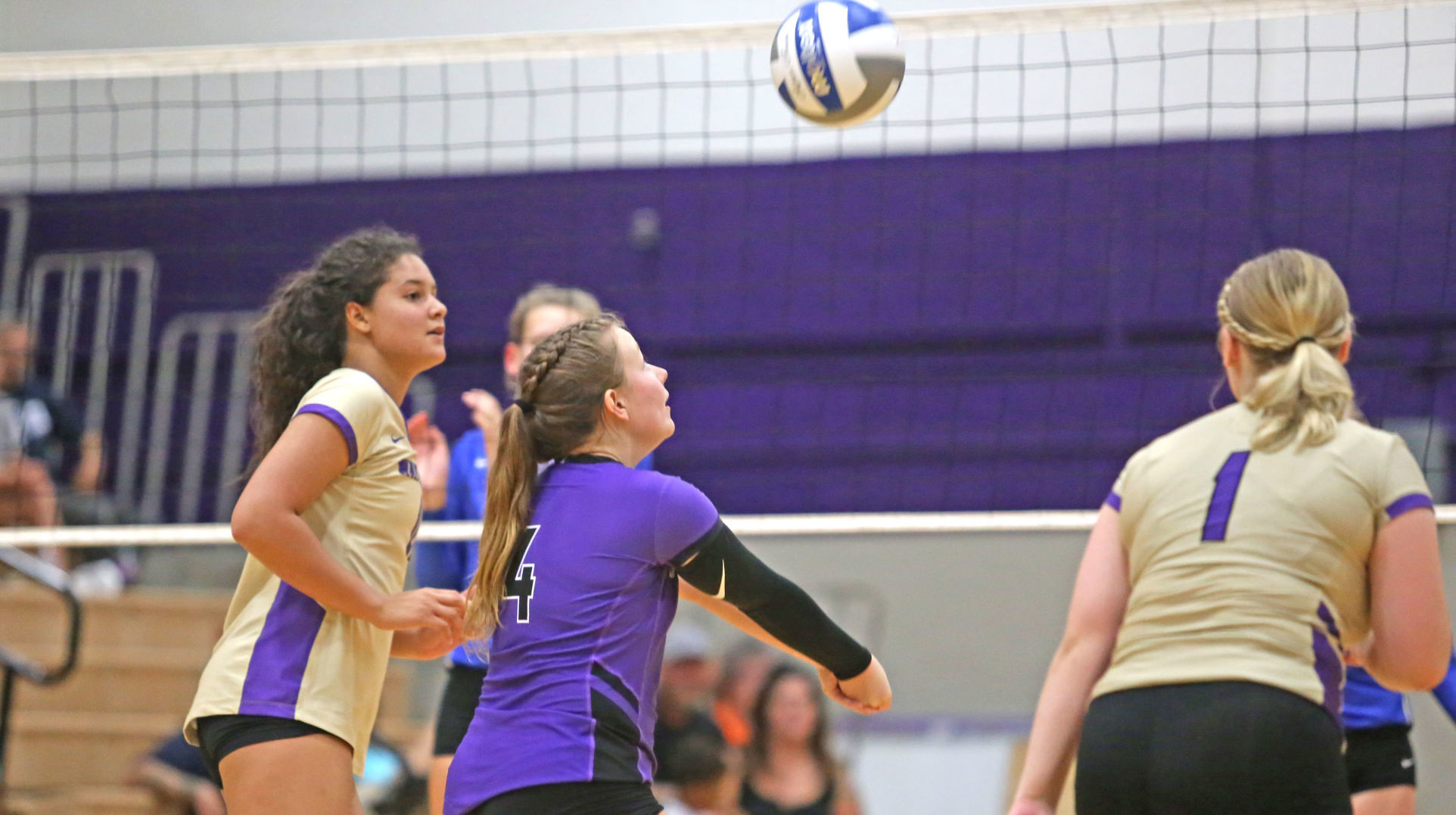 WHS vs FDHS volleyball